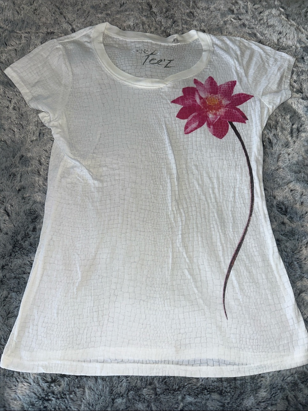 NWOT - Cache White Short Sleeve Tee with Pink Floral Stem Size Large
